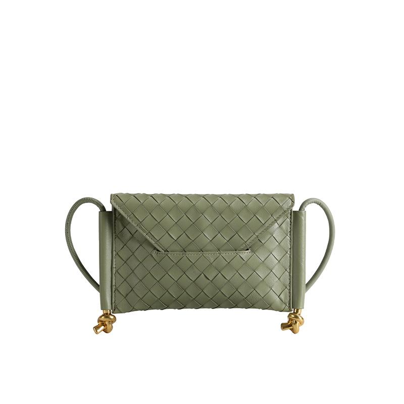 Autumn and winter small fragrant style versatile woven bag simple casual shoulder envelope bag fashionable commuter flip sheepskin bag women