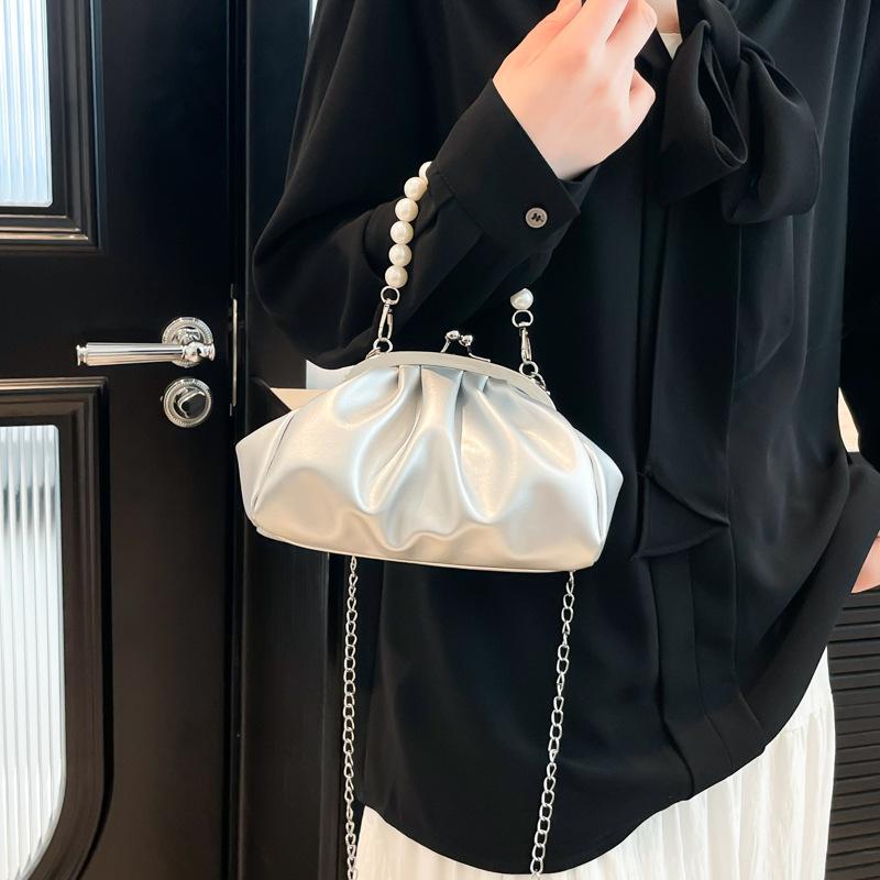 Summer Cute Crossbody Bag Wrinkled Clutch Fashiable and Versatile Shoulder Bag for Women Trendy Casual and Simple Chain Bag