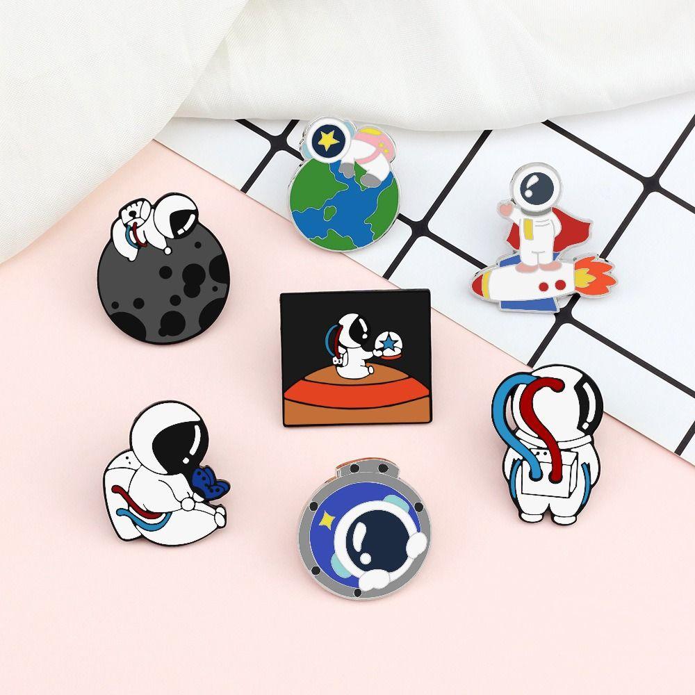 

Scarf Buckle Q-version Astronaut Enamel Pins Zinc Zinc Alloy Cartoon Party a