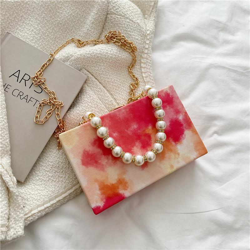 

Painted bag 2025 new women s bag niche design messenger bag chain bag portable pearl box bag красный