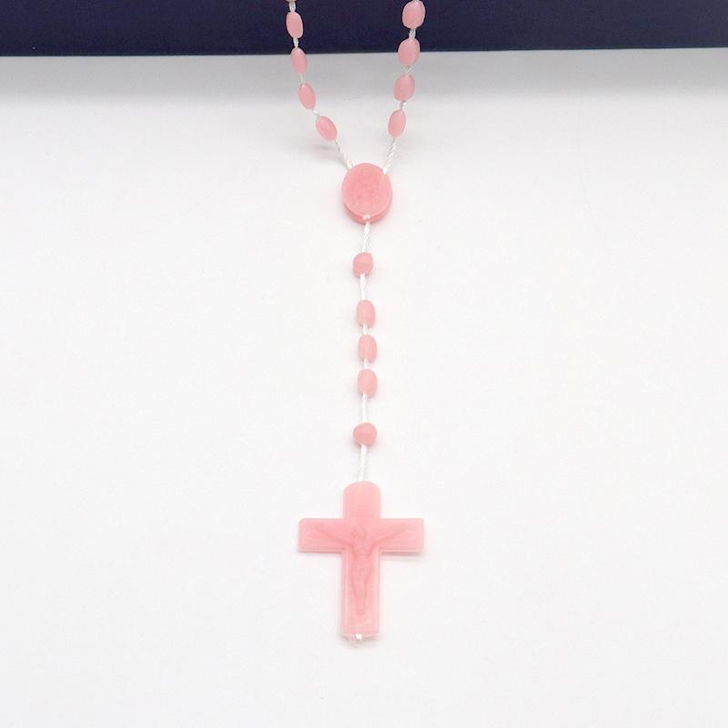 Svítící katolický kříž Krista Ježíše Plastový růženec Krucifix Náhrdelník Dekorace náboženského kostela Nástěnné kříže Suvenýry Dárky