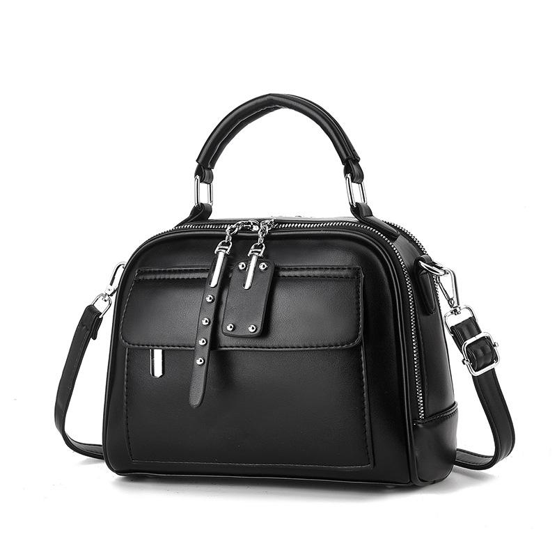 2026 new atmospheric women's portable messenger bag simple and versatile multi-layer large-capacity commuting small square women's bag