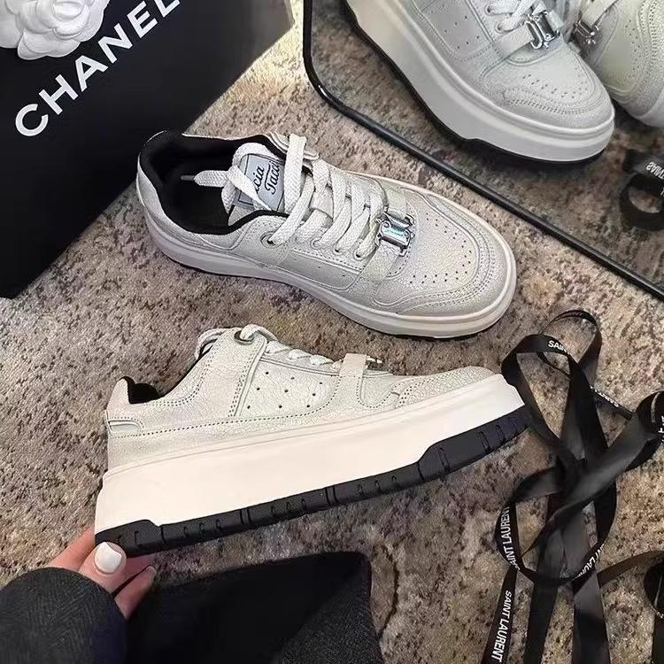 2025 new high-end versatile platform white shoes women's autumn popular Hong Kong style board shoes super fire casual sports shoes