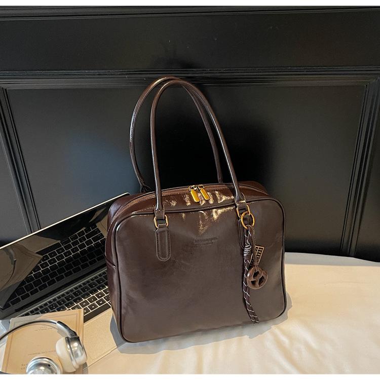 2025 new Korean niche retro briefcase fashionable large-capacity commuter shoulder bag briefcase women