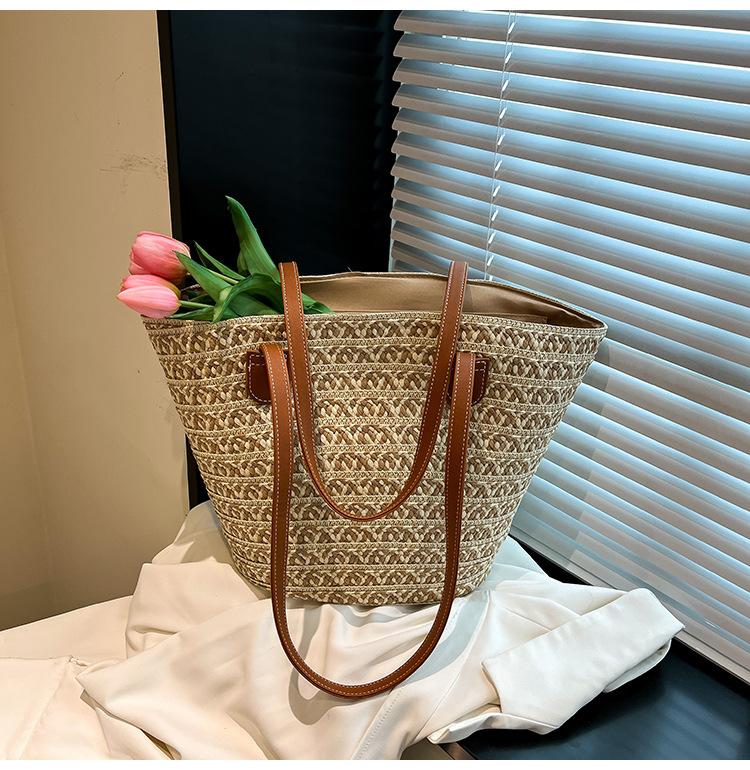 

Casual new woven tote bag straw seaside vacation large capacity shoulder daily versatile women s bag білий