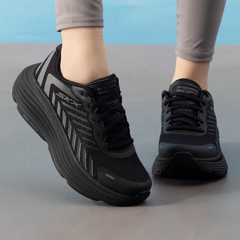 

Skechers Women s GO 7/24 Running Shoes 129471-BBK EU 37