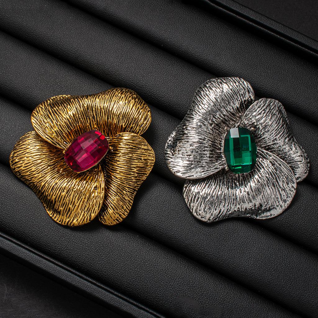 Vintage Elegant Flower Brooch