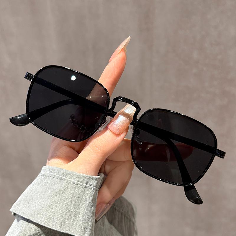 High-end Retro Cat Eye UV Protection Metal Sunglasses for Women