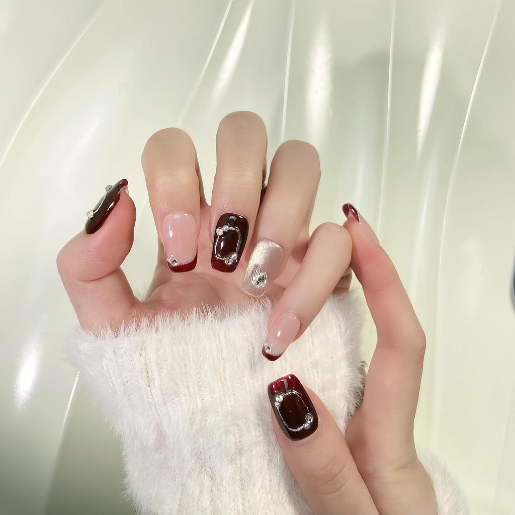 Burgundy Hand-Painted Rhinestone Press-On Cat Eye Nails - French Color Blocking, Exquisite and Eye-Catching Manicure.