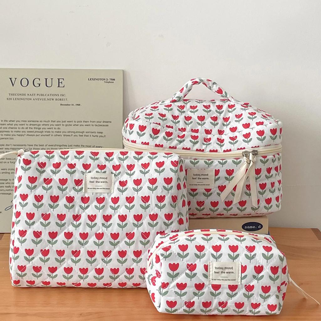 Vintage Quilted Portable Ladies Storage Bag Makeup Case Female Small Purse Handbags Red Tulip Flower Women's Cosmetic Bags