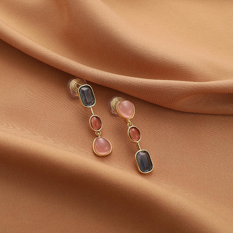 Korean Style Retro Pearl Ear Clip for Women - Mosquito Coil Holder, No Piercing, High-End, Fashionable and Versatile Luxury Earrings