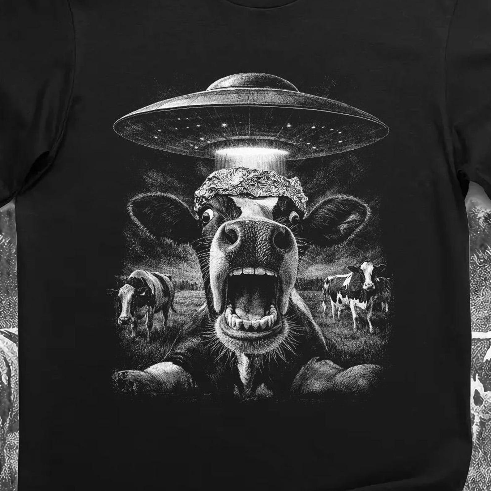 Funny Cow UFO Abduction Selfie Alien Meme Shirt Farm Space Graphic Tee S