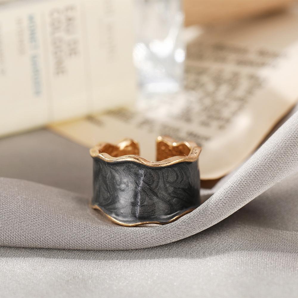 Modyle Copper Color Vintage Acrylic Heart Rings Set For Women Fashion Black Green Color Resin Hand Heart Ring Jewelry Gifts