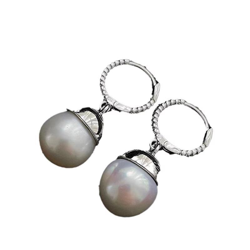 Sense of Design Pearl Earrings Female Fashionable and Versatile Light Luxury Sense of Senior Sense of Earrings Delicate Small Earrings