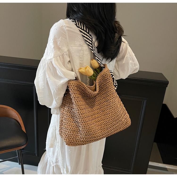 Boho Chic Large Woven Straw Tote Bag for Women Commuter Handbag Shoulder Bag, Perfect for Spring Outings, Beach Tote Bag