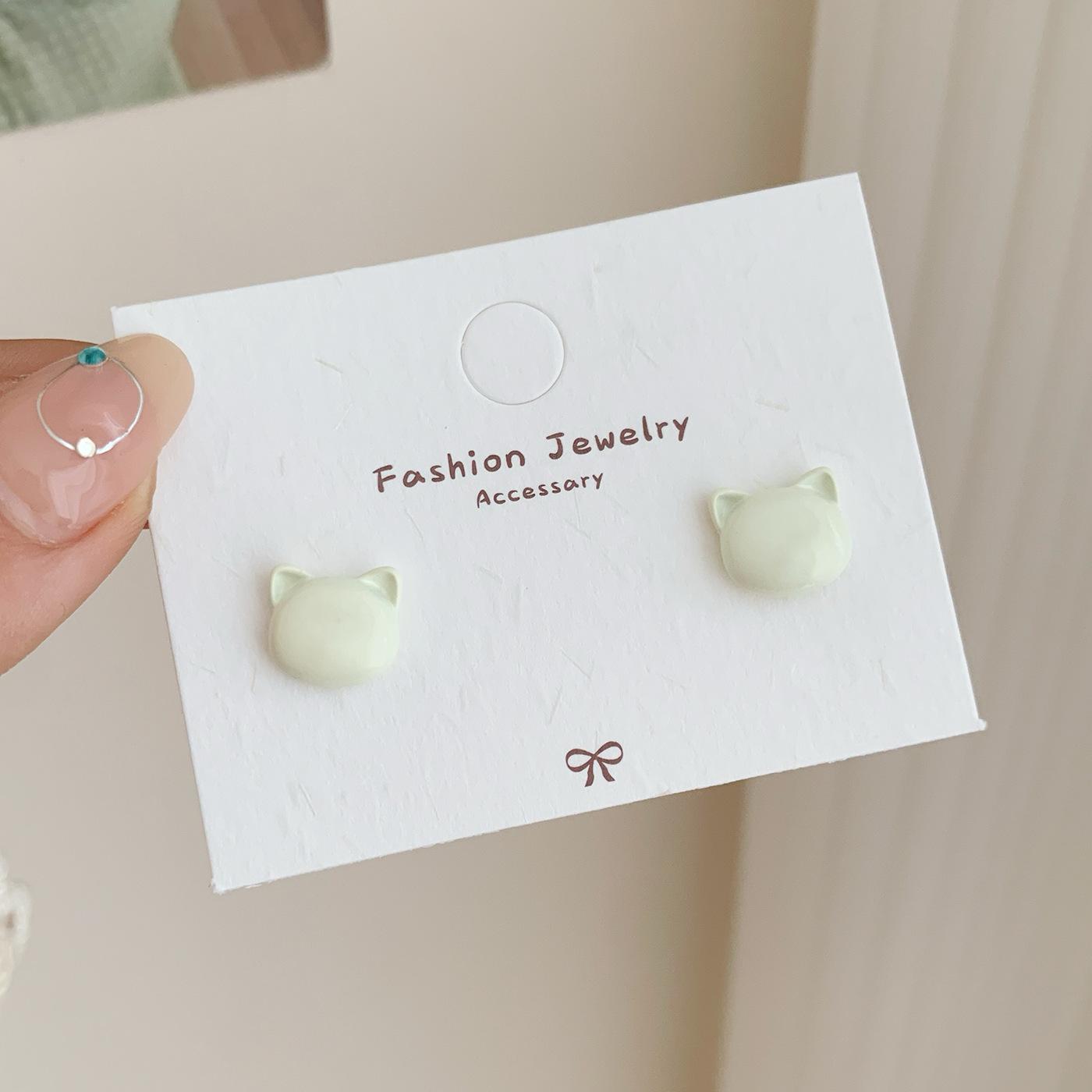 

Cartoon Kitten Stud Earrings: Small, Cute, Asymmetrical Design for Women