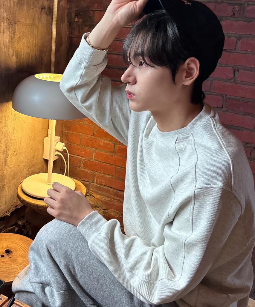 MINDBRIDGE Diagonal Oversized Oatmeal Sweatshirt