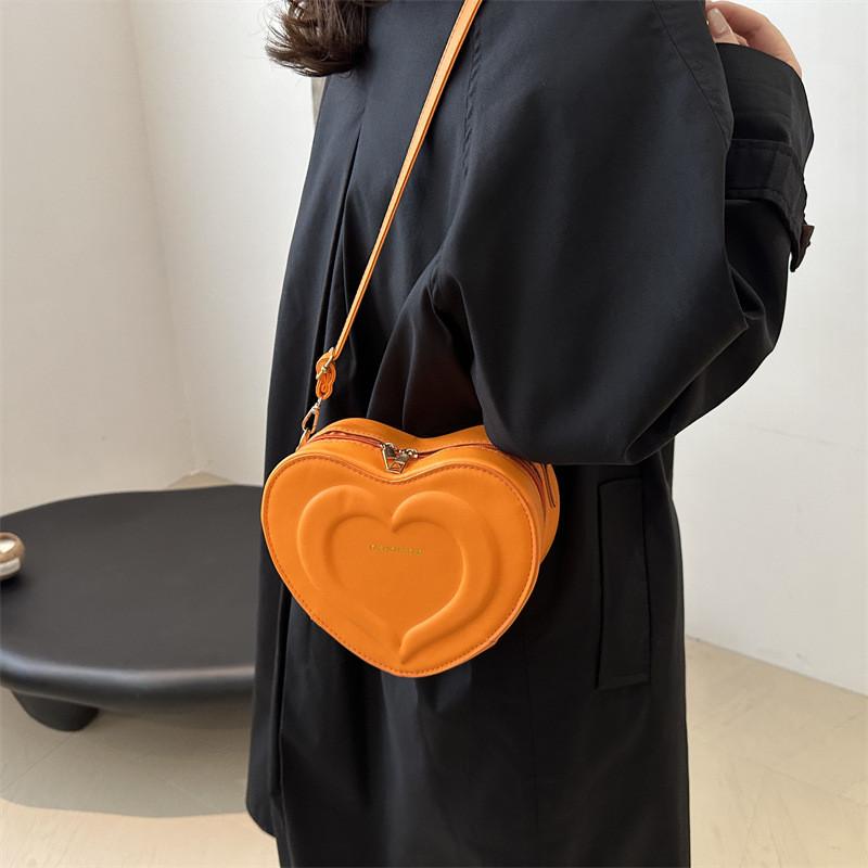 Chic And Modern Simple Heart Printed Crossbody Bag In Vibrant Colors For Everyday Use