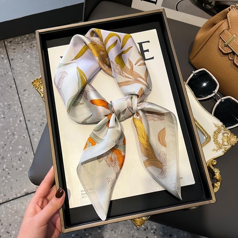 Silk scarf women's neck new scarf with coat 70 small square scarf scarf mother high-end scarf