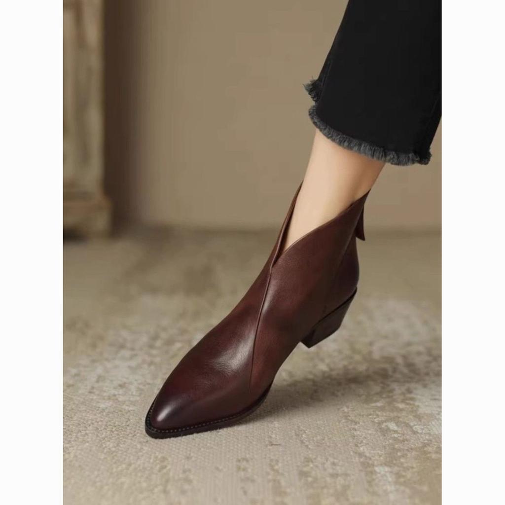 Britské retro hnědé Martensky dámské 2025 podzim a zima nové středně vysoké špičaté silný podpatek krátké boty a kotníkové boty