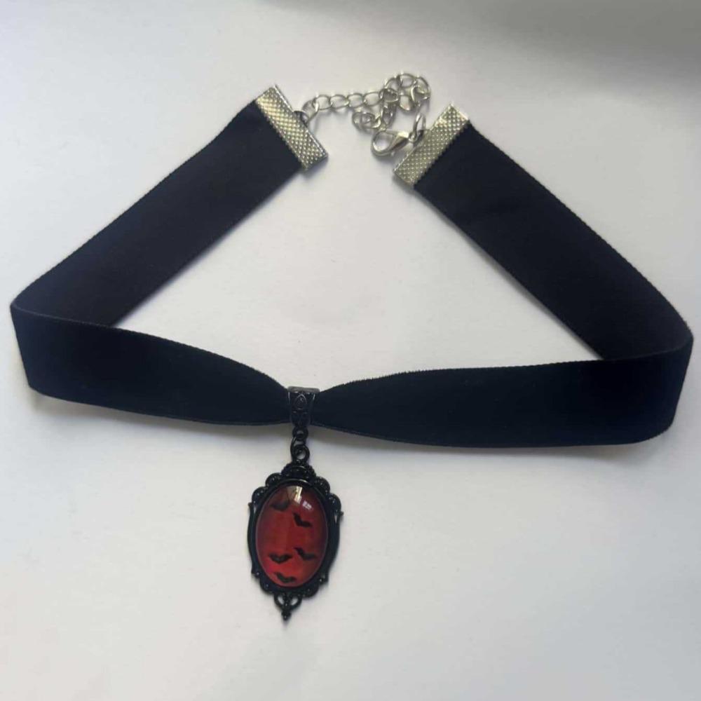 Gothic Geometric Oval Glass Crystal Vampire Bat Pattern Pendant Black Velvet Necklace for Women Halloween Party Jewelry Gifts