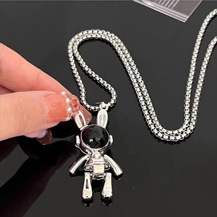 

Подвижное ожерелье с космическим кроликом для мужчин и женщин, цепочка для свитера премиум-класса, универсальный мультяшный кулон