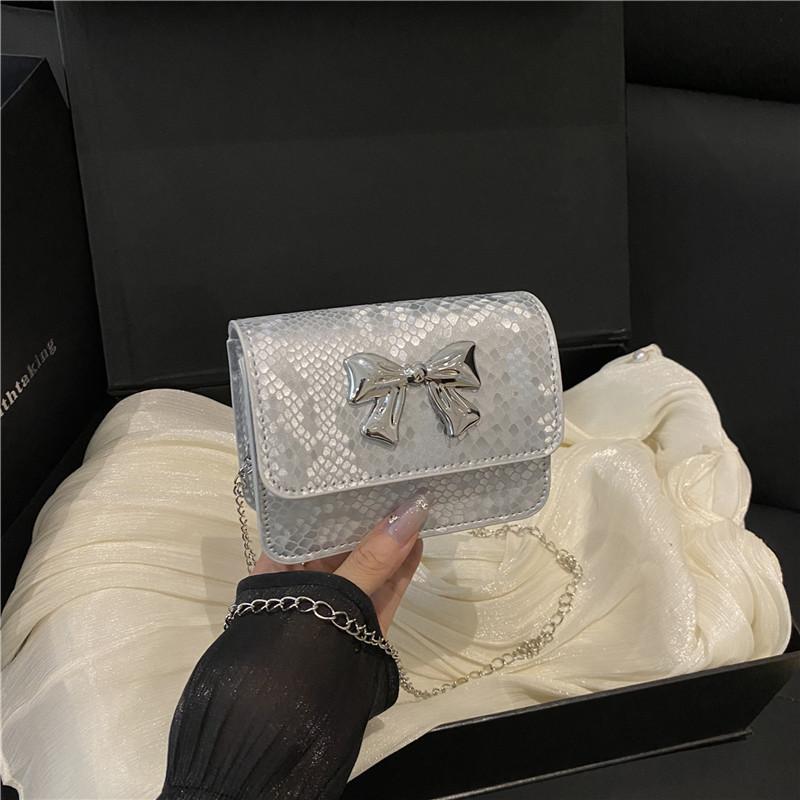 2025 spring and summer new personalized fashion season shoulder messenger bag bag women's trend casual commuter portable small square bag