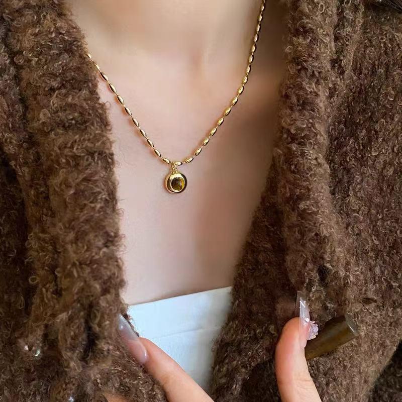 Collier de perles pour femmes: Collier élégant et chic à longueur de col, parfait pour les pulls — Cadeau d'anniversaire