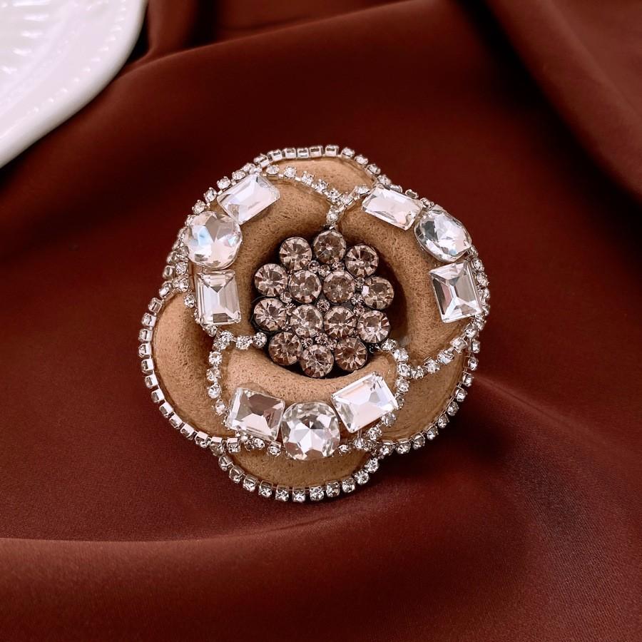 Średniowieczna Vintage Broszka z Kontrastującą Pszczołą Inkrustowana Diamentami Retro Lekki Luksus High-endowa Korsaż Wykwintne Wszechstronne Dodatki Kobiety