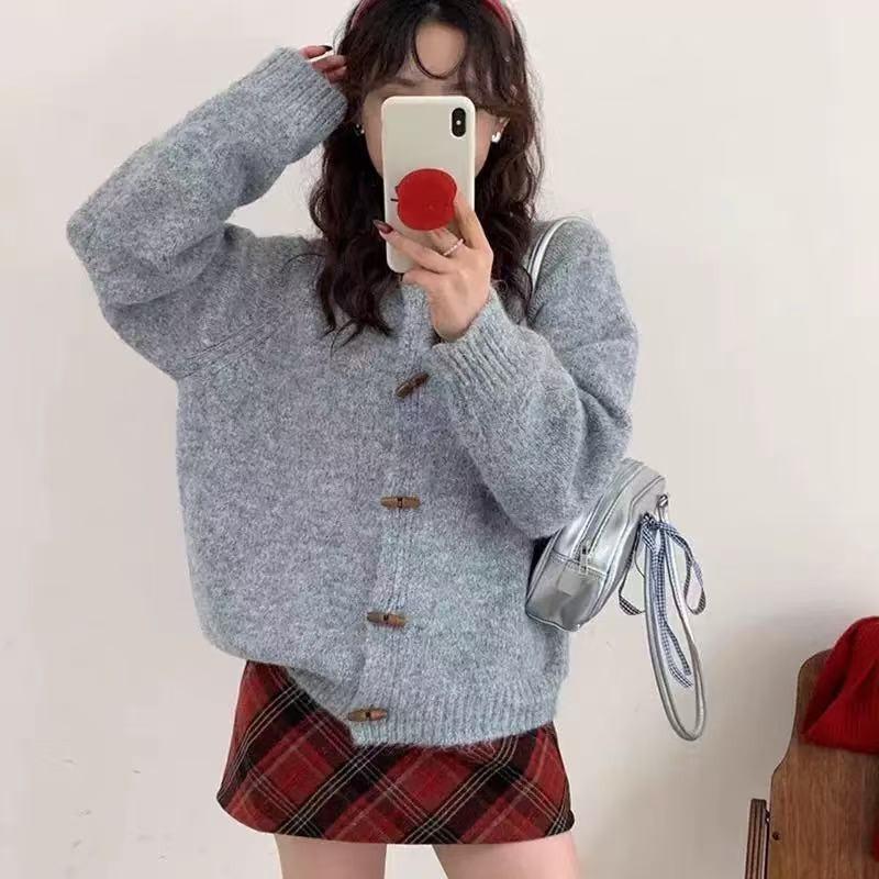 Autumn and winter loose round neck horn buckle knitted cardigan new plush knitted sweater jacket women