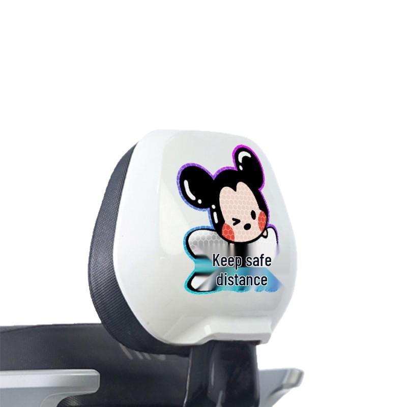 Odblaskowa Naklejka Kreskówkowa na Pojazdy Elektryczne - "Proszę Wyłączyć Światła Drogowe" i "Zachowaj Odstęp" Naklejki Samochodowe Osłona na Rysy.