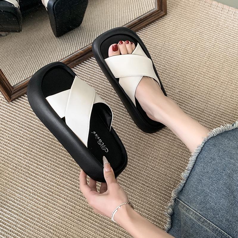 Premium silver platform slippers women's summer wear 2025 new fashion sandals French beach slippers