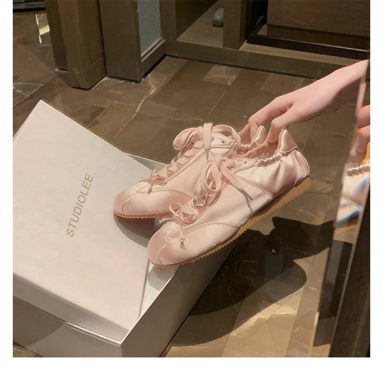 Sheepskin version~ Grape mother has the same ballet style, sweet girl, round head satin sports board shoes, bow, casual moral training