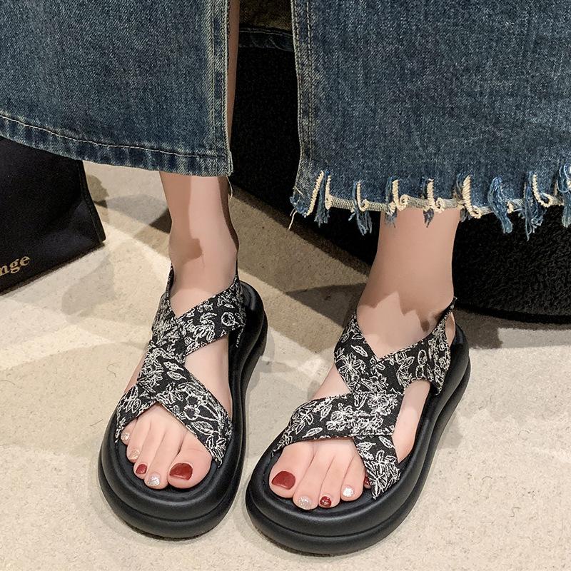 Guofeng New Chinese Sandals Women's 2024 New Summer Wear Thick Soles To Increase the Height of One Pedal Beach Versatile Cool Slippers