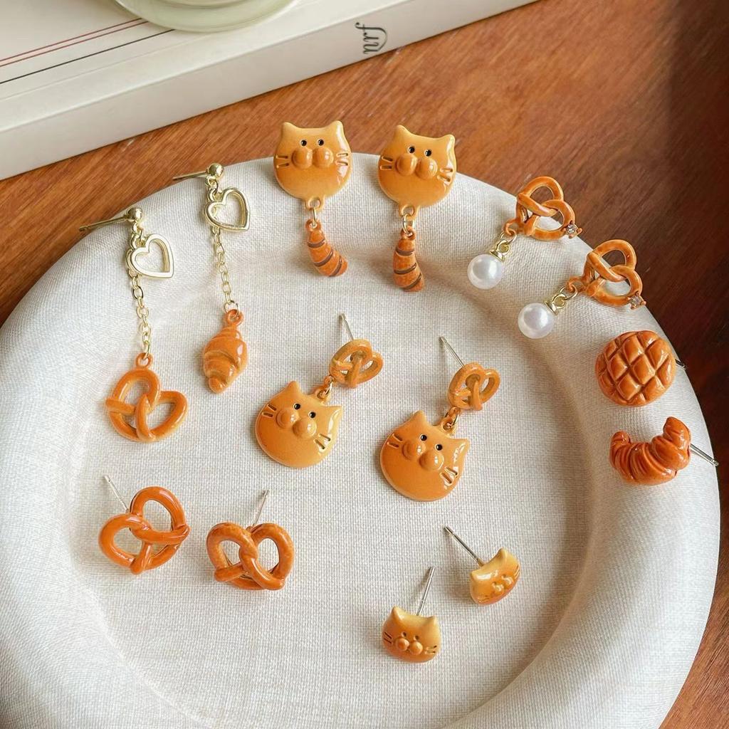 Caramel Bread Party Set Small Stud Earrings Female Maillard Cartoon Children'S Fun Cat Personality Earrings