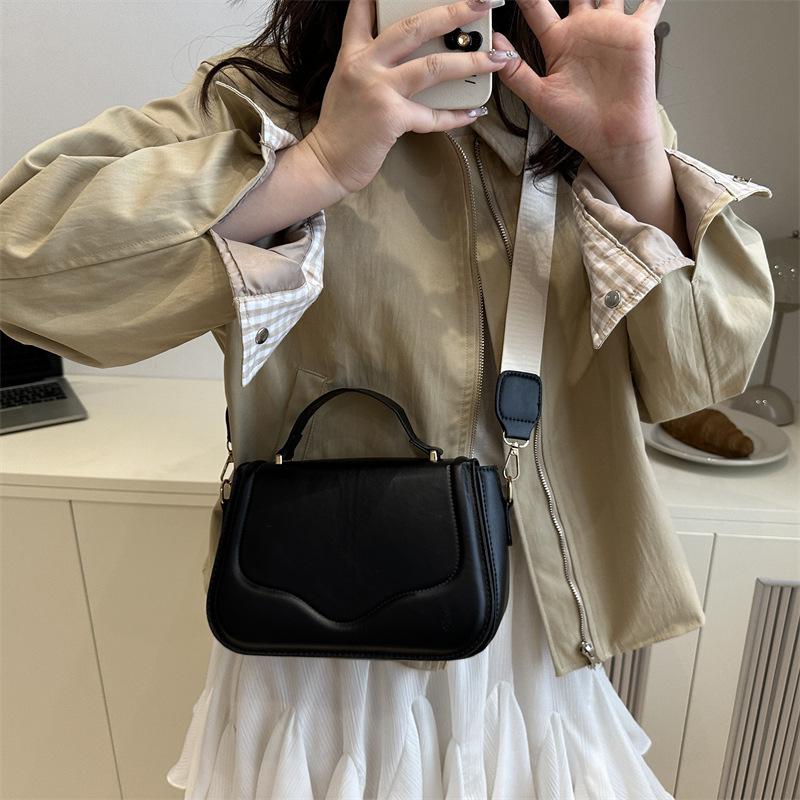 Fashi Versatile Women Pu Shoulder Bags Outing Portable Ladies Adjust Crossbody Bag Simple Solid Color Female Saddle Handbag