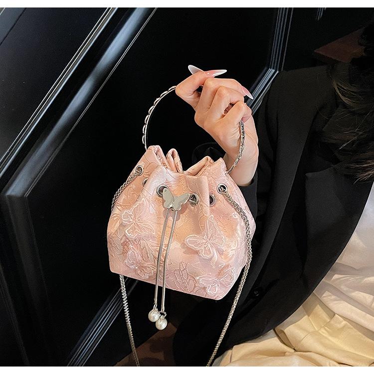 Trend hand-carried bucket bag women's new versatile chain commuter to work shoulder messenger bag