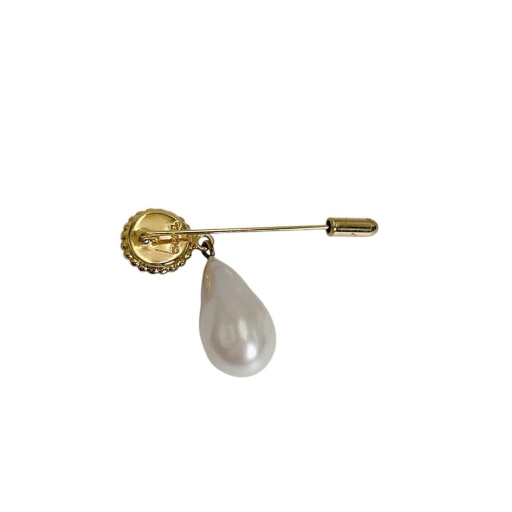 Chanel Brož se zlatým plátováním ve tvaru jetelového listu se sladkovodní perlou, pro ženy, použitá