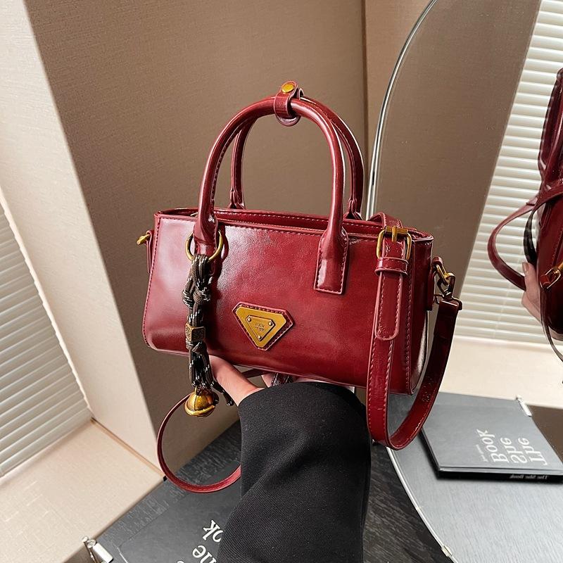 Premium Sense Niche Bag Women's Autumn and Winter Retro New Versatile Messenger Bag Portable Work Small Bag