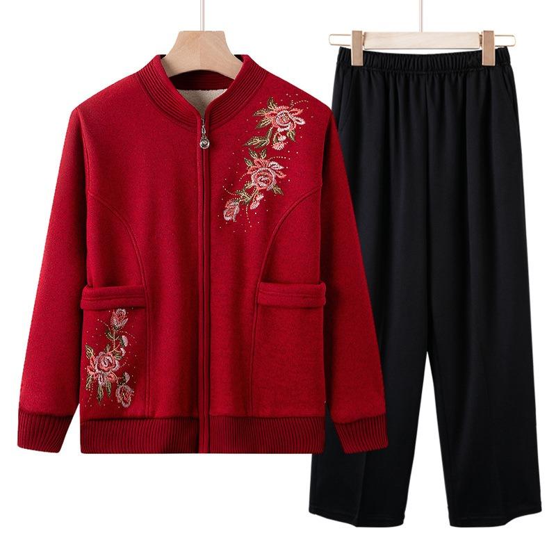 Mid-mother clothing autumn and winter velvet knitted jacket for women, middle-aged and elderly women, grandmother, zipper cardigan sweater, new models
