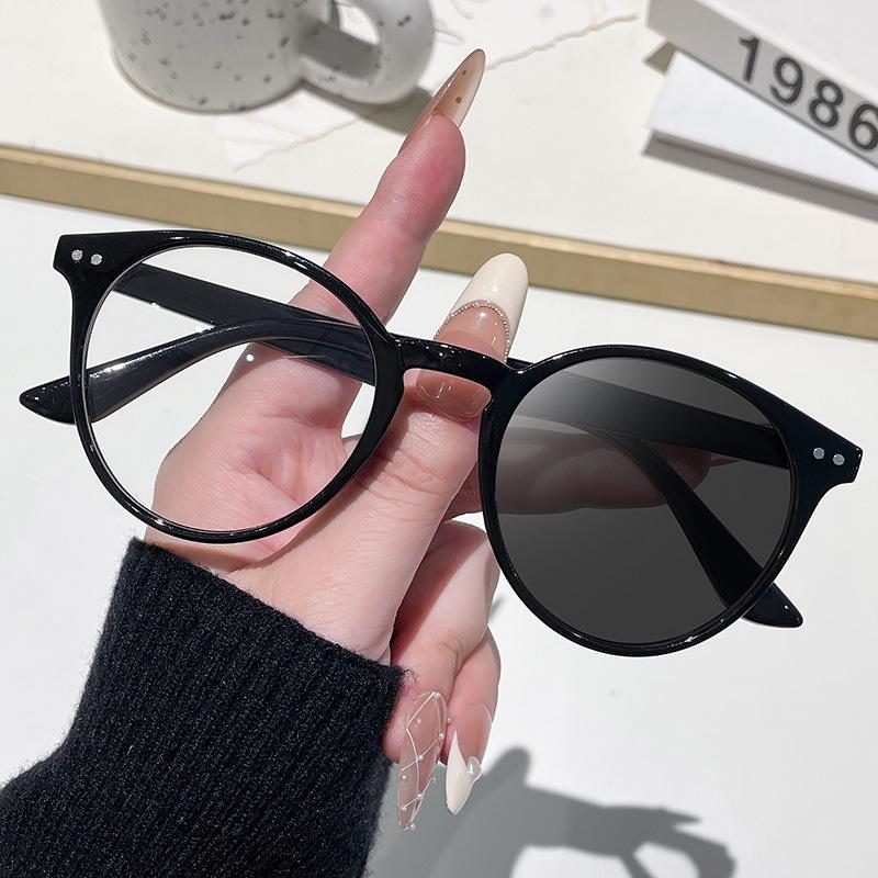 Women's Retro Round Frame Sunglasses - Classic European & American Style with UV Protection