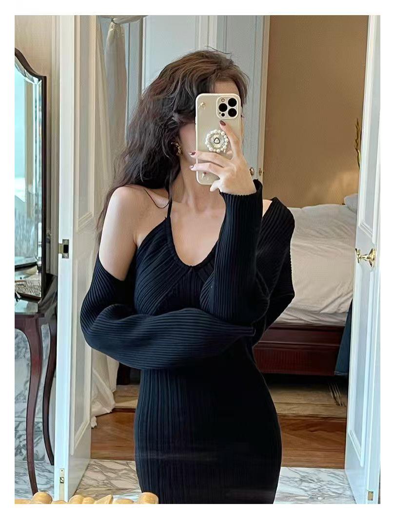

Chic Autumn/Winter 2025 Knit Set: Elegant Top & Stylish Halter Dress for Women Small