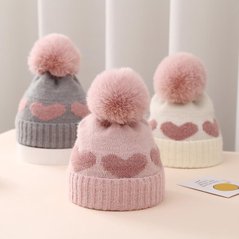 Faux Pelz Bommel Babymütze Herz bedruckt Strick Herbst Winter Neugeborenes Säugling Beanie Mütze Kleinkind Warm Häkeln Mädchen Jungen Hüte