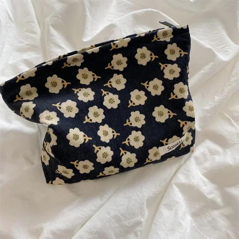 Cosmetische Tas Pouch voor Vrouwen Borduurwerk Margriet Bloemen Koreaans Reis toilettas Tas Schoonheid Make-up Pouch Organizer Etui