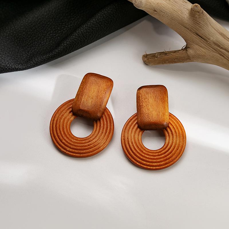 European Retro Geometric Raffia Earrings: Vacation-Style Wooden Hollow Long Accessories for Women
