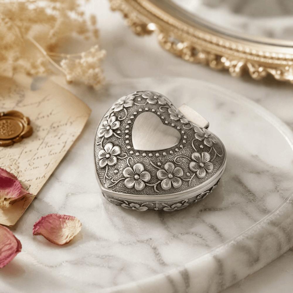 Metal Construction Vintage Jewelry Box Carved Flower Heart Jewelry Box For Earring