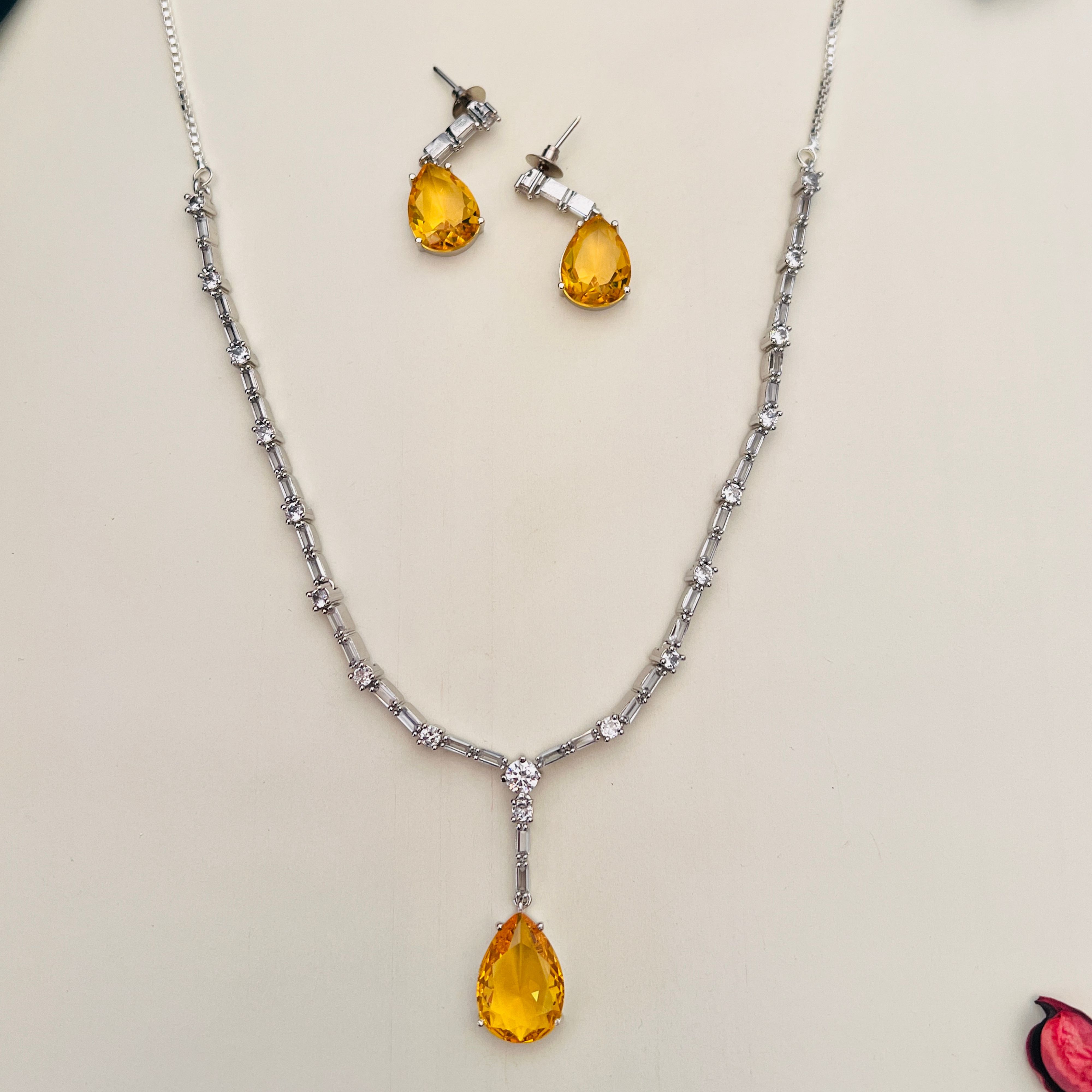 

Посеребренные бриллиантовые круглые колье комплект бриллиантовых колье комплект для женщин белый