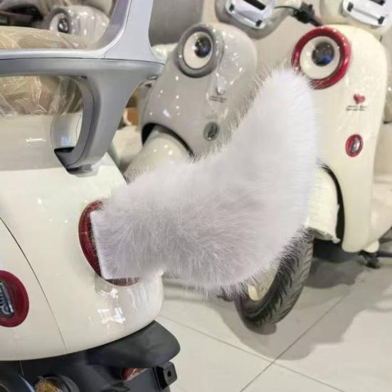 Remote Control Car Tail with Motion Sensor Plush Animal Tail for Vehicle Decoration And Cosplay USB Rechargeable Novelty Gift for Car Enthusiasts