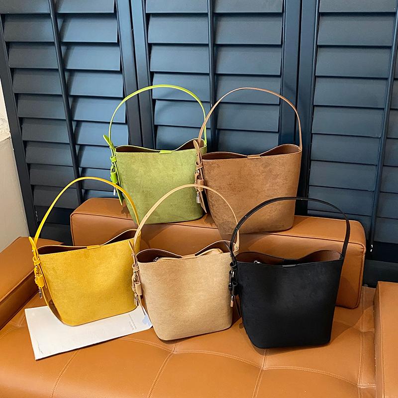 Ladies Handbag Female Bucket Bag Retro Basket Shoulder Bag Travel Faux Suede Bucket Bags Small Soft Tote Bags Daily