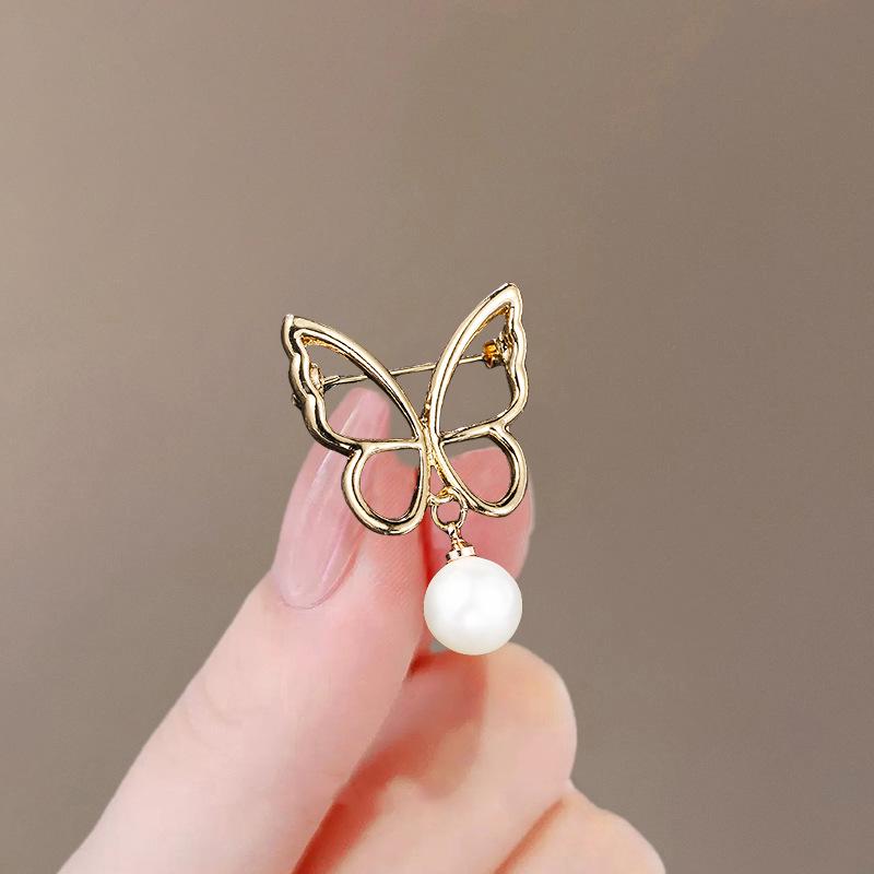 Elegante Schmetterlingsbrosche mit Perle – Damen-Modeschmuck-Anstecknadel von hoher Qualität